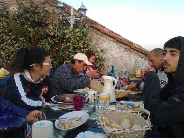 998518_10201371838007143_392194149_n