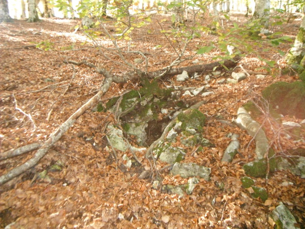 097bucosopraprimocavone